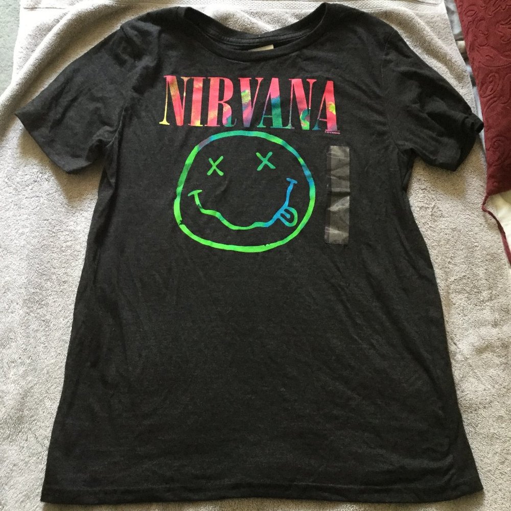Womens Nirvana Smiley Face Graphic Tee. Size L.